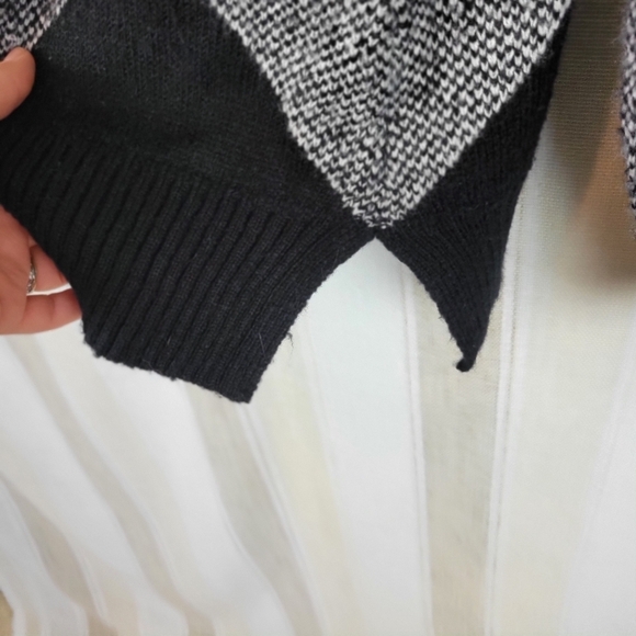 Lane Bryant Knit Cardigan Sweater Plaid Black White Size 14/16 - Picture 9 of 10